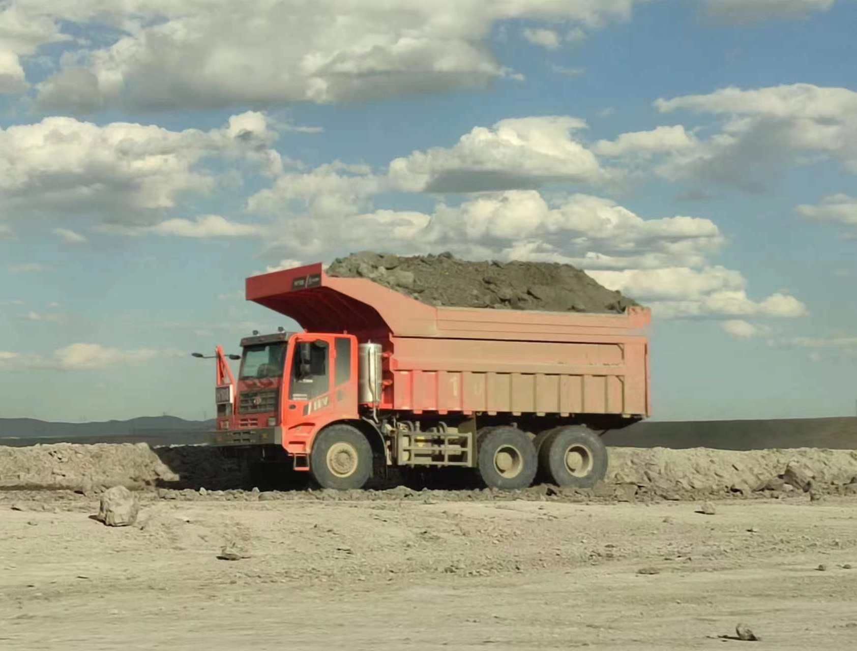 Карьерный самосвал LGMG MT106M