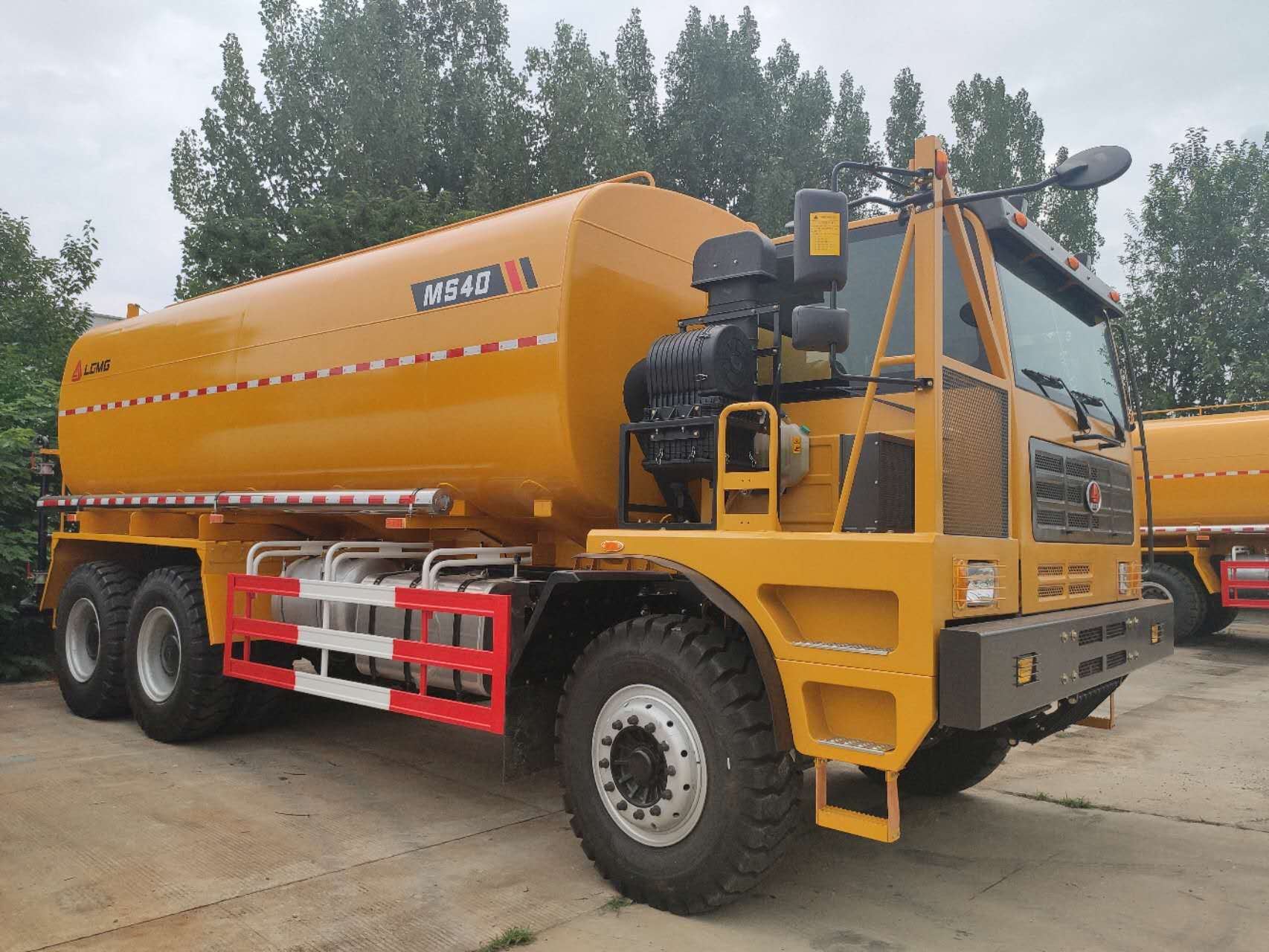 Карьерная поливочная машина LGMG MS40