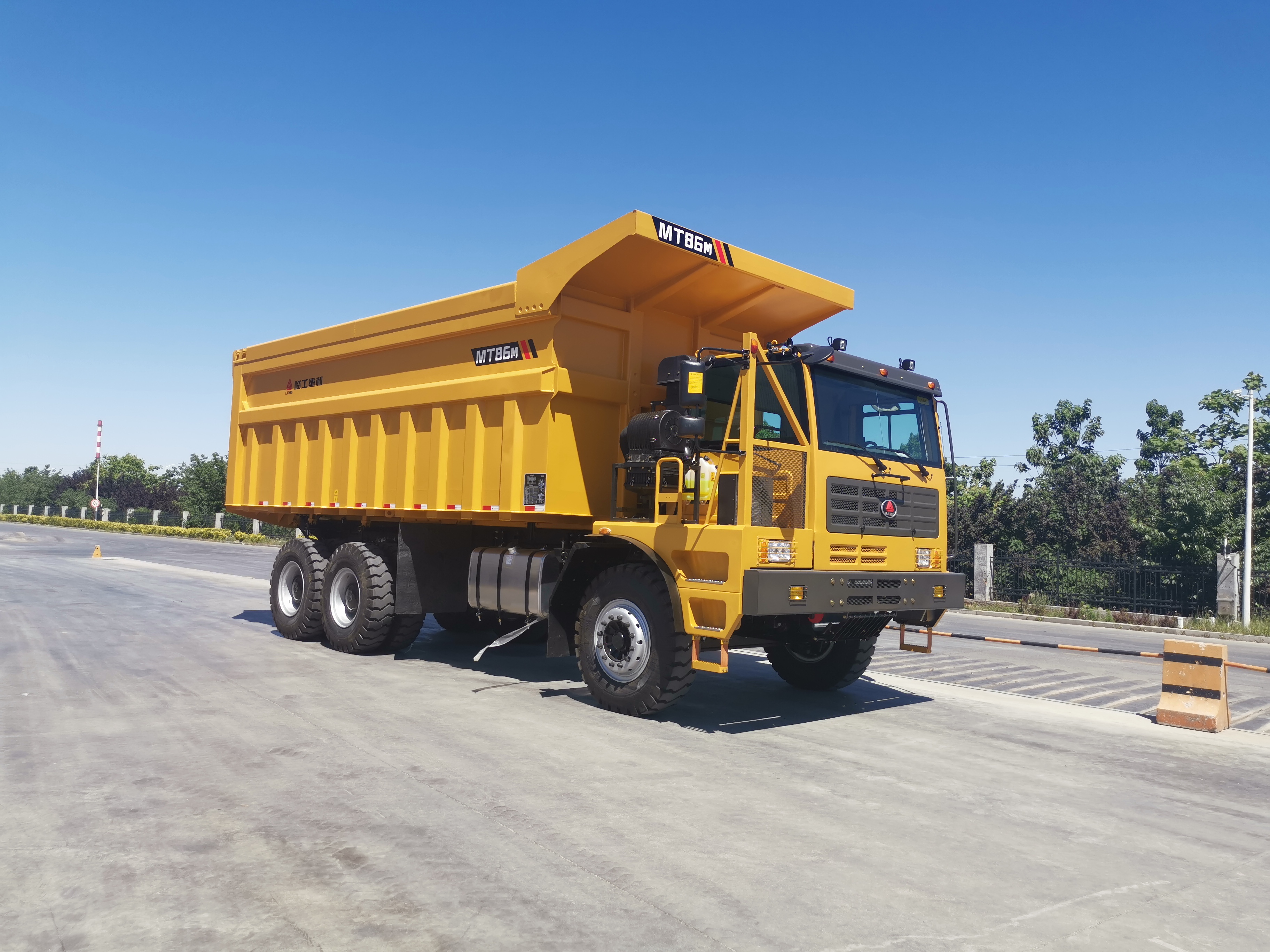 Карьерный самосвал LGMG MT86M (MT, угольный кузов)