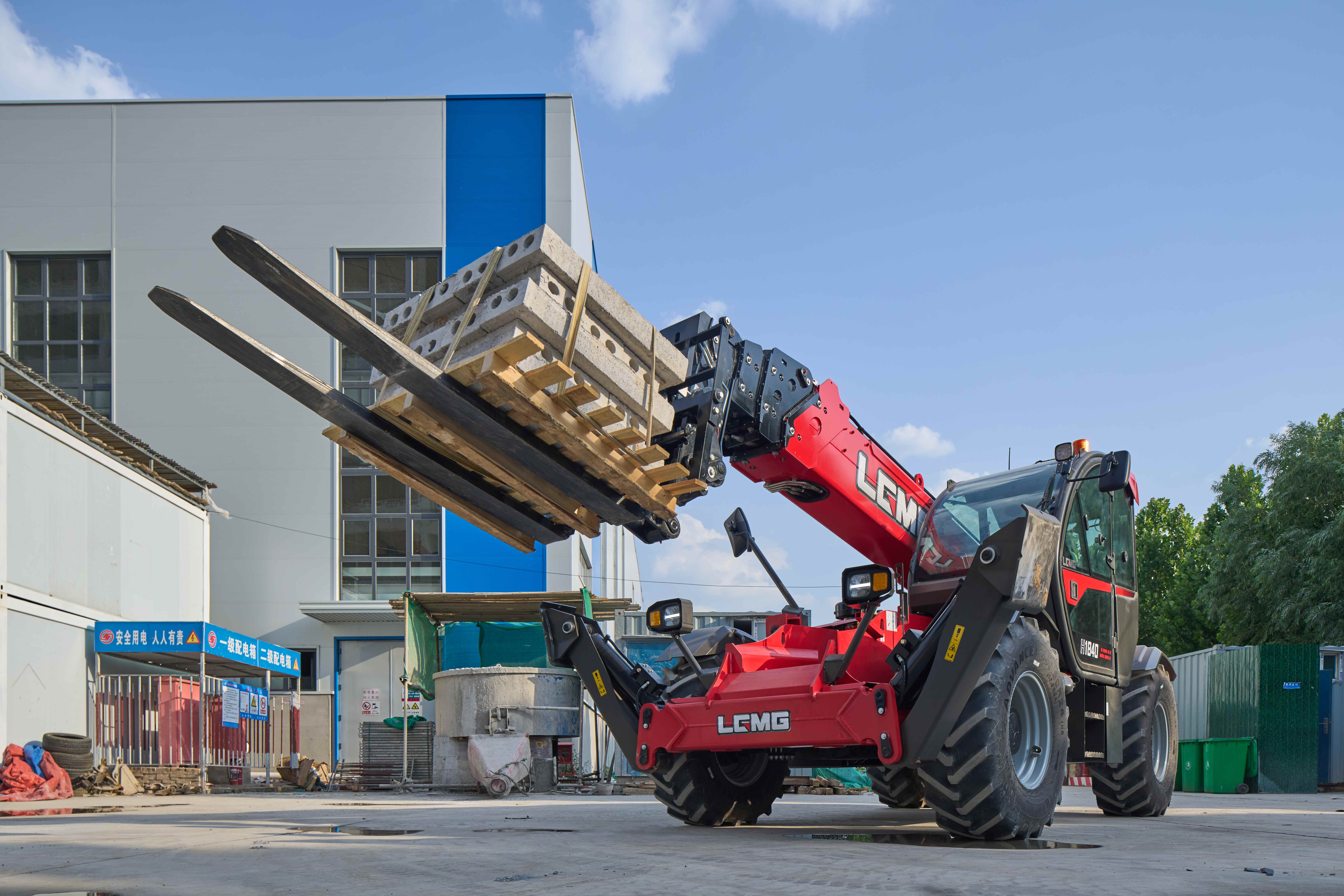 Телескопический погрузчик LGMG H1840 (двигатель Perkins, гидростатика)